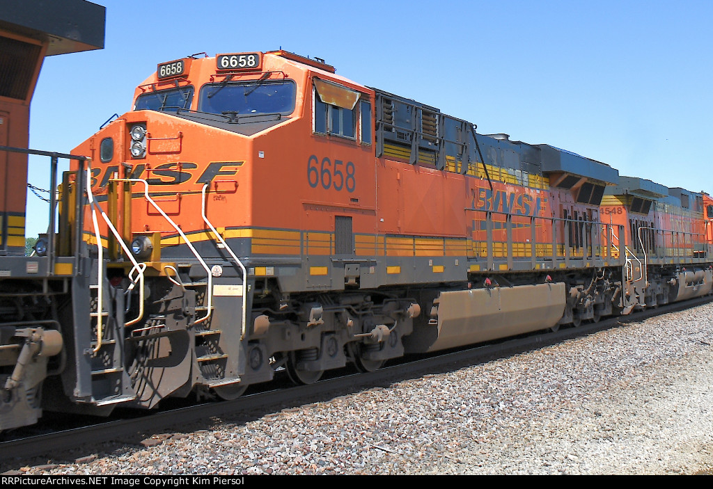 BNSF 6658